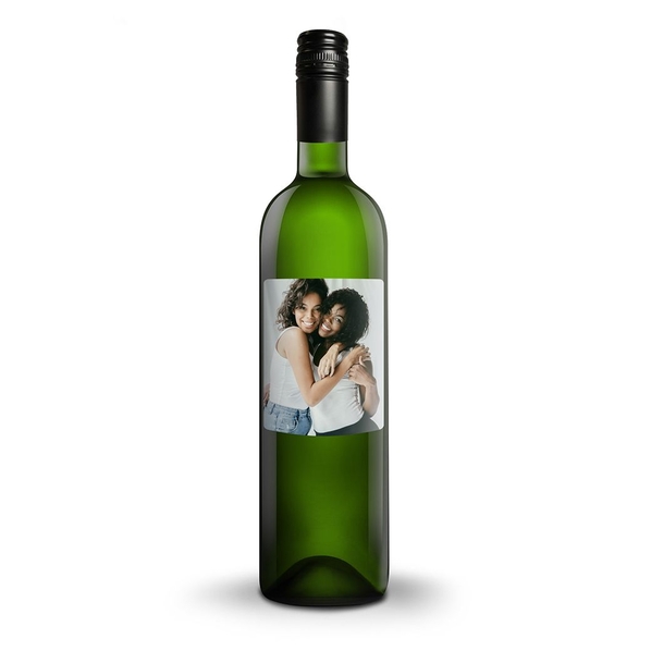 37201599 Wine with personalised label - Belvy wit [1]